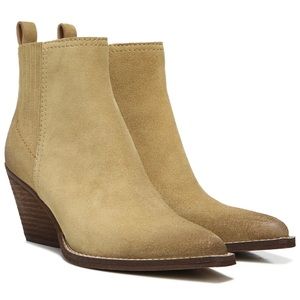 SOLD! NEW Robyn Bootie by ZODIAC SZ 5 in Light Tan color